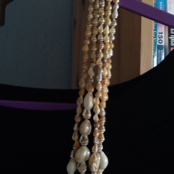 COWRY SHELLS NECKLACE - Picture 4 of 5